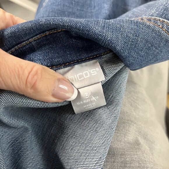 Chico's Denim Jean Barn Jacket size 16 18/3 Stretch Casual Pockets Frayed Hem - Picture 9 of 9